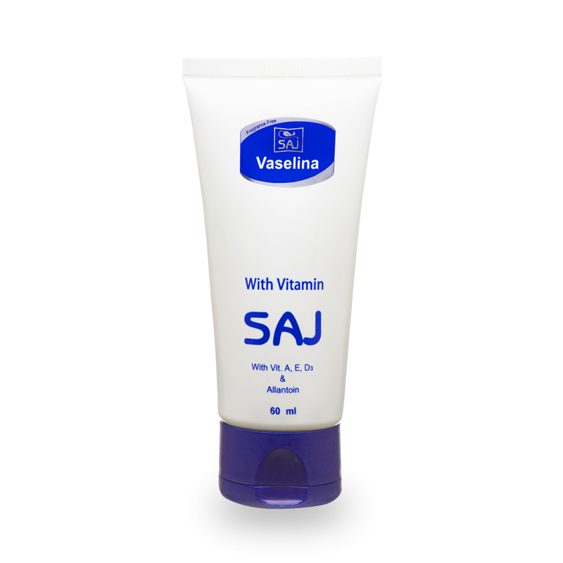 Вазелин с добавлением витаминов  в тюбике