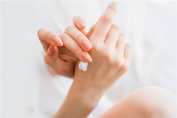 راه های مراقبت از پوست دست: هر آنچه باید برای داشتن دستی زیبا و نرم بدانید