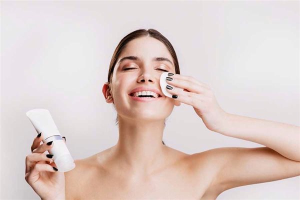 بهترین روش‌های پاک کردن آرایش صورت کدام‌اند؟